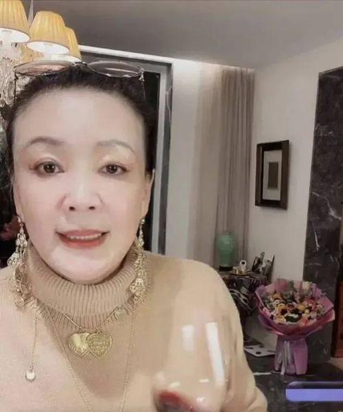 张兰直播吃哈密瓜视频,甜蜜滋味引网友热议